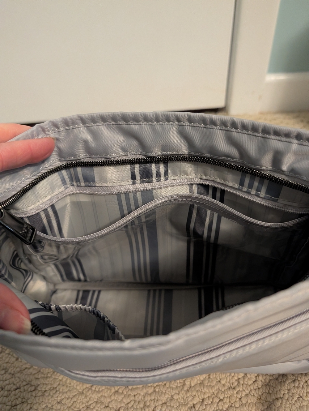 NWT Lug Shimmy LE Cloud Grey Crossbody Bag - Picture 9 of 10